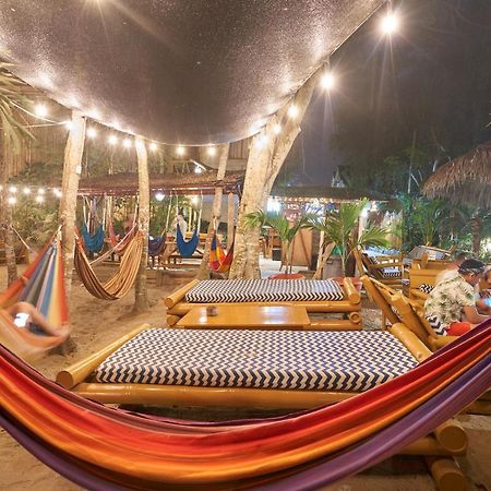 Montañita Hidden House Hostel Party المظهر الخارجي الصورة
