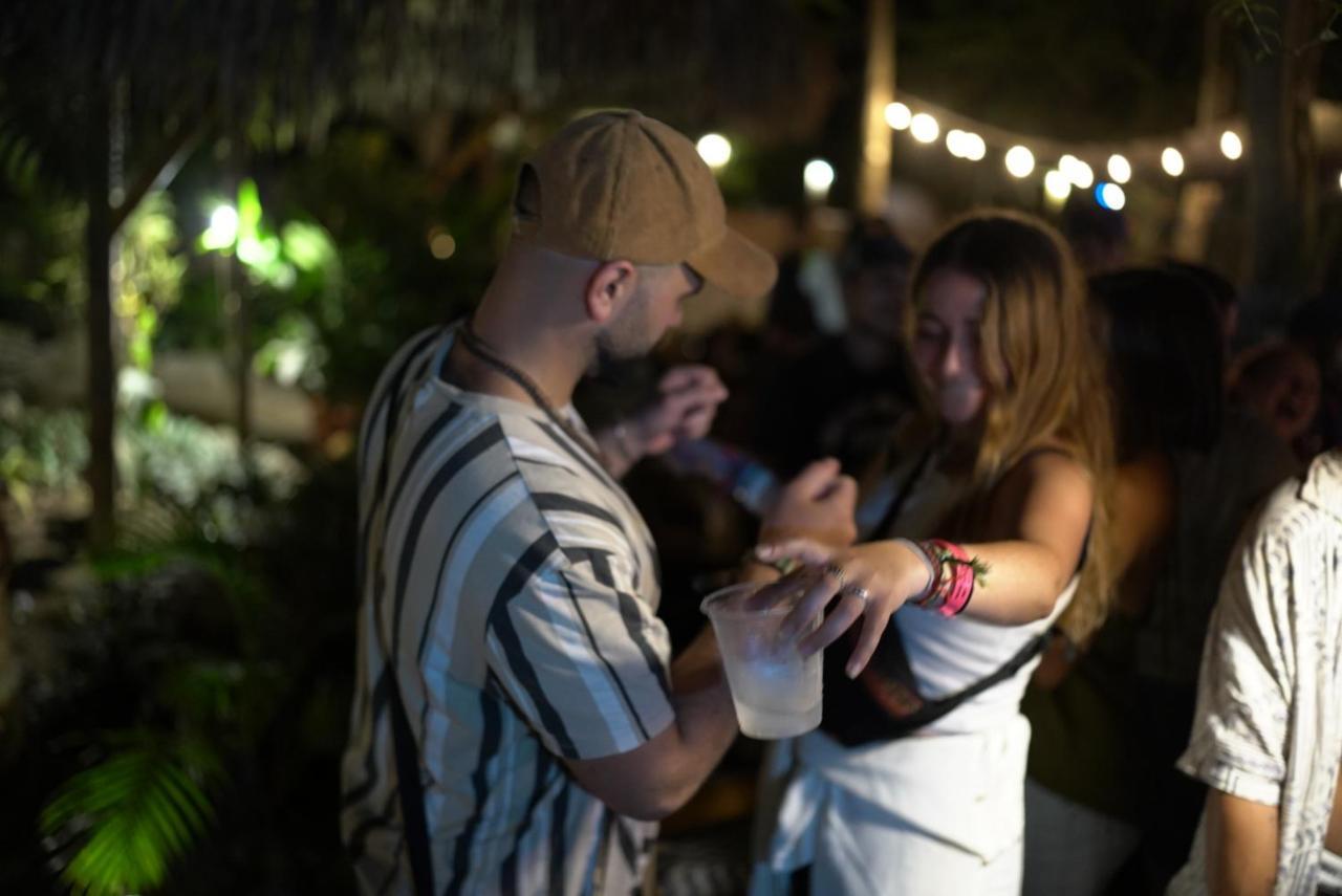 Montañita Hidden House Hostel Party المظهر الخارجي الصورة