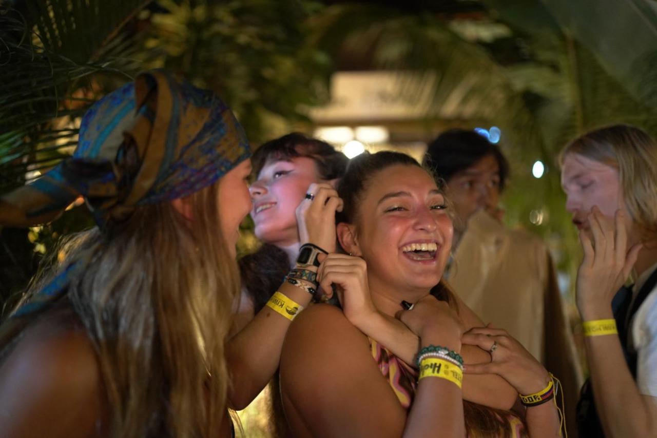 Montañita Hidden House Hostel Party المظهر الخارجي الصورة