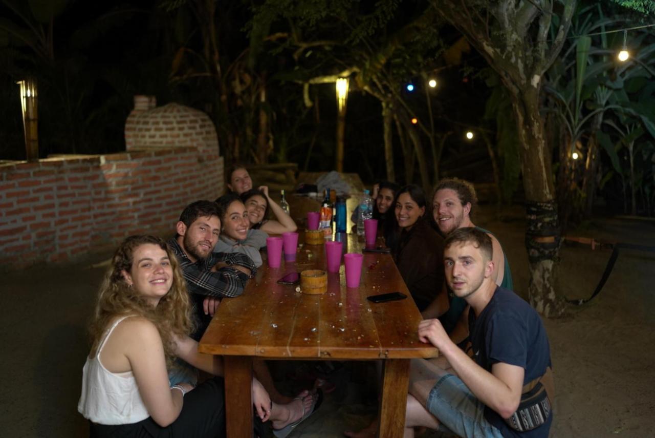 Montañita Hidden House Hostel Party المظهر الخارجي الصورة